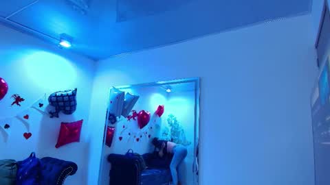 Snapshot of madame_scarllet chatting on February 16, 11:17 am Madame Scarllet online show from February 16, 11:17 am