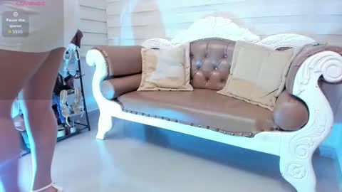 Snapshot of madameheels_ chatting on February 18, 12:01 pm Madame Carla online show from February 18, 12:01 pm