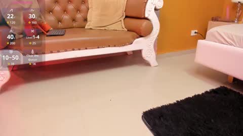 Snapshot of madameheels_ chatting on February 20, 12:05 pm Madame Carla online show from February 20, 12:05 pm