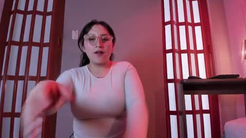 Snapshot of maddie_lesyouxxx chatting on May 26, 1:07 pm Madie online show from May 26, 1:07 pm