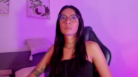 Snapshot of maddie_ray_ chatting on May 29, 11:19 am Maddie Ray online show from May 29, 11:19 am
