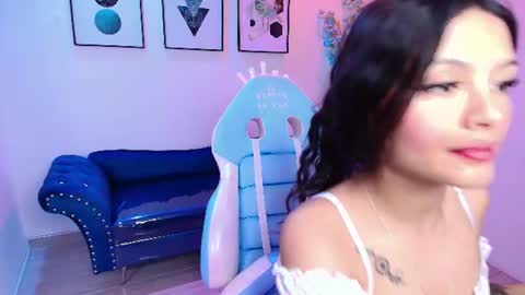 Snapshot of maddie_t18 chatting on June 11, 11:19 am maddie_t18 online show from June 11, 11:19 am