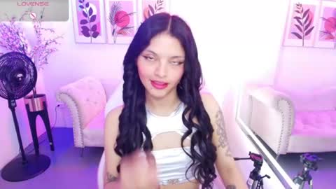 Snapshot of maddie_t18 chatting on July 10, 11:24 am maddie_t18 online show from July 10, 11:24 am