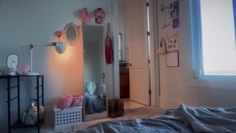 Snapshot of maddieblair1 chatting on February 11, 9:42 pm maddieblair1 online show from February 11, 9:42 pm