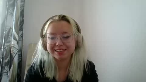 Snapshot of maddiesexygirl chatting on August 9, 9:25 am Maddie online show from August 9, 9:25 am