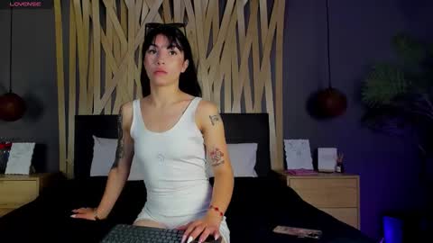 Snapshot of maddison_foxxx chatting on February 17, 1:40 pm Madisson online show from February 17, 1:40 pm