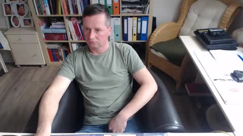 Snapshot of maddmax8 chatting on December 19, 10:44 am Mad4You online show from December 19, 10:44 am