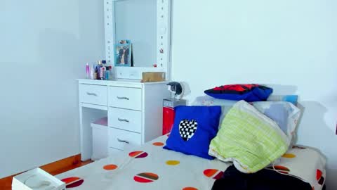 maddy8_ online show from February 7, 10:52 pm