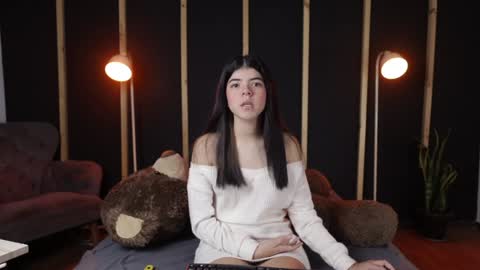 Maddy Please help me with your thumbs up its important online show from January 28, 7:32 am