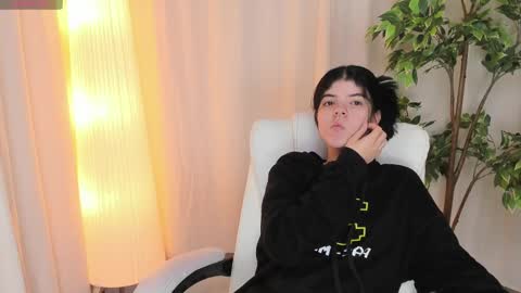 Maddy Please help me with your thumbs up its important online show from March 7, 7:30 am