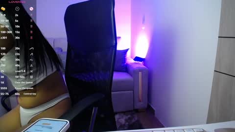Snapshot of maddy_bronw chatting on December 6, 4:58 am Maddy online show from December 6, 4:58 am