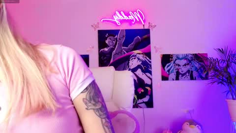 Snapshot of maddy_uwu chatting on March 9, 11:03 pm maddy_uwu online show from March 9, 11:03 pm