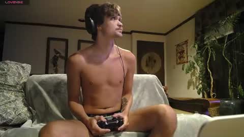Snapshot of madefromstarrdust chatting on July 2, 6:08 am Connor Starr online show from July 2, 6:08 am