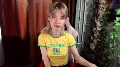Snapshot of madelaines chatting on May 15, 3:02 am madelaines online show from May 15, 3:02 am