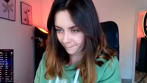 madelamee online show from March 7, 9:12 pm