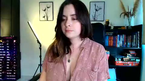 Snapshot of madelamee chatting on June 29, 10:10 pm madelamee online show from June 29, 10:10 pm