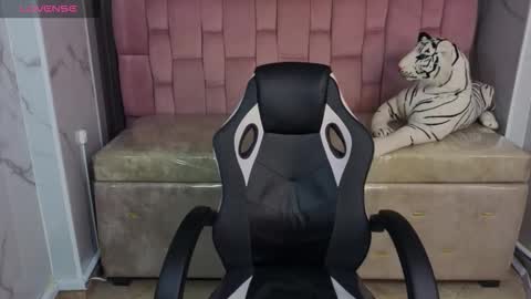 madelen  online show from December 15, 8:02 pm