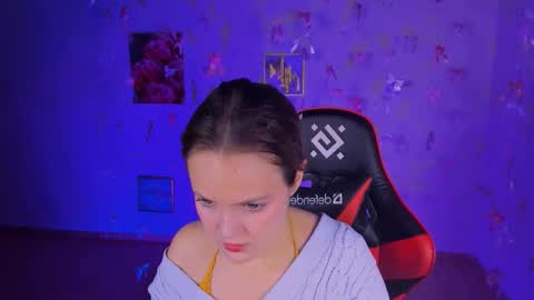 Madeline online show from November 16, 8:14 pm