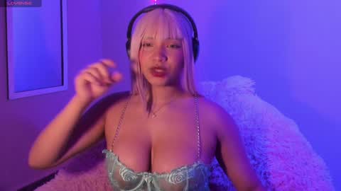 Snapshot of madelinebenet chatting on January 21, 4:43 am Madeline online show from January 21, 4:43 am