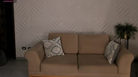 Snapshot of madelinefox_ chatting on April 21, 9:04 am Madeline online show from April 21, 9:04 am