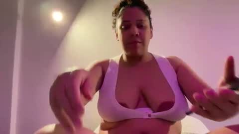 Snapshot of madellein chatting on February 2, 12:53 am madellein online show from February 2, 12:53 am