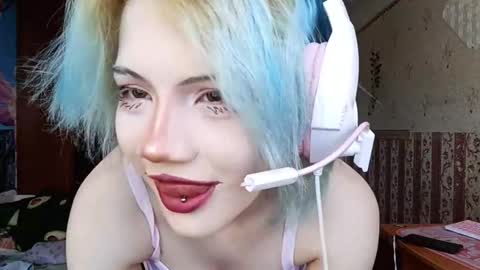 Snapshot of madgezari chatting on February 24, 6:55 am Alice Kaneki online show from February 24, 6:55 am