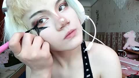 Snapshot of madgezari chatting on March 1, 7:21 am Alice Kaneki online show from March 1, 7:21 am