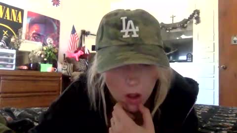 Snapshot of madiexcuslive chatting on October 8, 7:11 pm yourfavblonde online show from October 8, 7:11 pm