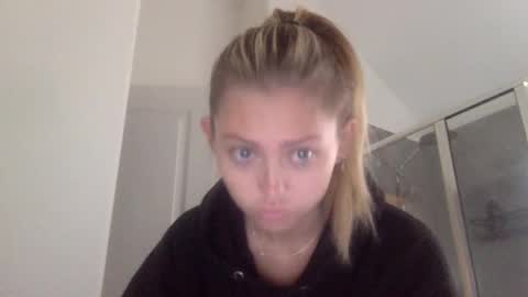 Snapshot of madirose69 chatting on September 24, 2:53 pm mari rose online show from September 24, 2:53 pm