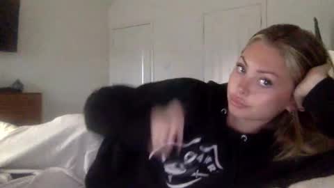 Snapshot of madirose69 chatting on September 30, 1:27 pm mari rose online show from September 30, 1:27 pm