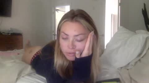 Snapshot of madirose69 chatting on October 8, 2:47 pm mari rose online show from October 8, 2:47 pm