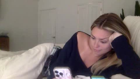 Snapshot of madirose69 chatting on October 10, 2:38 pm mari rose online show from October 10, 2:38 pm
