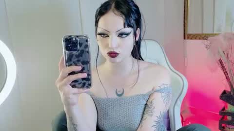 Snapshot of madison_jacksonn chatting on June 20, 9:17 pm madison_jacksonn online show from June 20, 9:17 pm