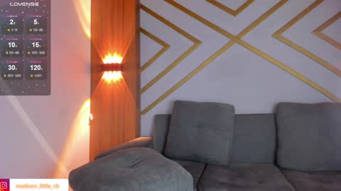 Melissa     700  1400 -5 online show from December 19, 3:30 pm