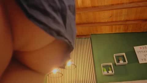 Melissa     700  1400 -5 online show from October 23, 12:26 pm