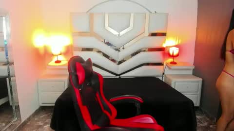 Madison Carzon online show from November 19, 2:00 am