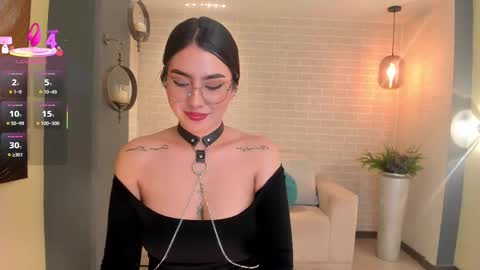 Maddi Collins online show from March 4, 9:22 pm