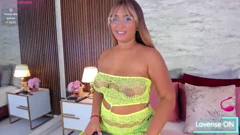 Snapshot of madisonhunterr_ chatting on October 17, 8:11 pm madisonhunterr_ online show from October 17, 8:11 pm