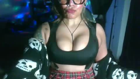 MadisonJayde online show from January 28, 4:18 am