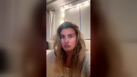 madisonlubbe2 online show from April 23, 2:57 am