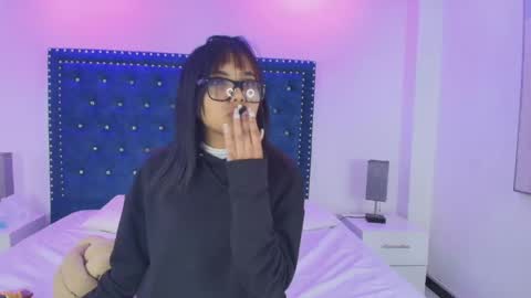 madisson_thompsonn online show from May 9, 8:03 pm