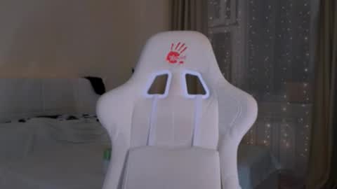 Madi Soon online show from October 31, 6:20 pm