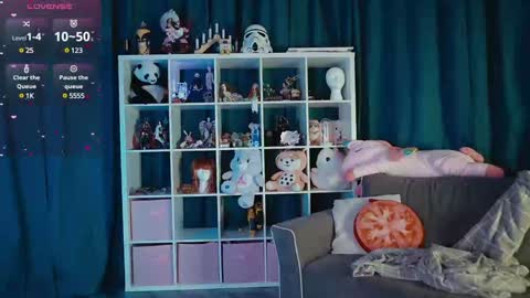 Snapshot of madnessalise chatting on January 23, 3:11 pm Alice online show from January 23, 3:11 pm