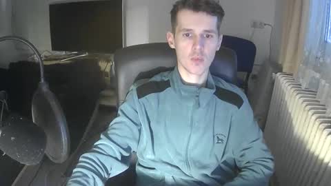 Snapshot of madnessss1215 chatting on February 20, 9:21 am madnessss1215 online show from February 20, 9:21 am