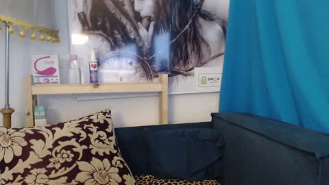 Elizabeth online show from March 1, 1:22 am