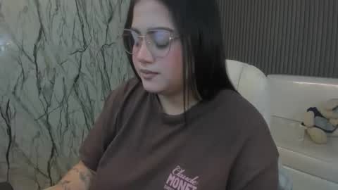 Snapshot of mady_muse chatting on February 20, 3:36 am MADY online show from February 20, 3:36 am