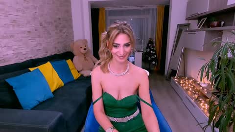 Madye Roberts online show from December 31, 8:45 pm