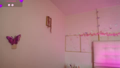 madysson__js_ online show from March 25, 3:18 pm