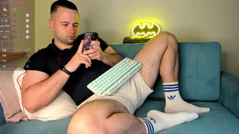 Snapshot of madzuru chatting on June 27, 1:32 am Gregory online show from June 27, 1:32 am