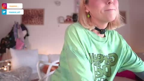Snapshot of maeeve_ chatting on April 21, 2:01 pm Maeve schedule 11 am- 530 pm colombia time online show from April 21, 2:01 pm